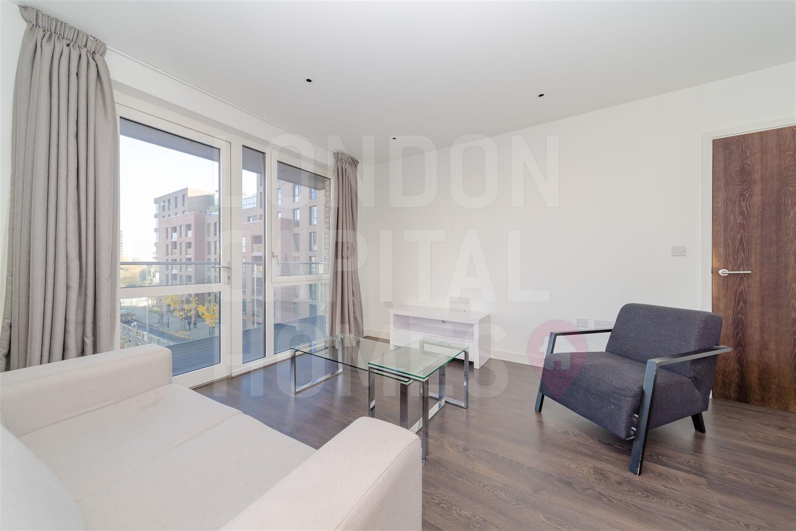 1 bed property in Devan Grove, London